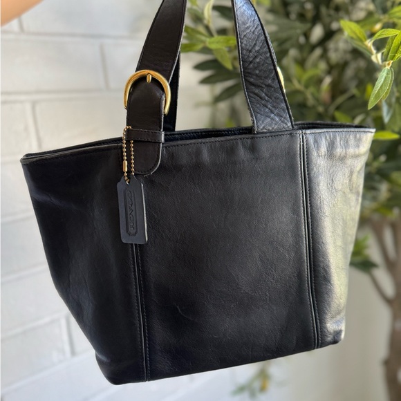 Oroton Handbags - Coach Vintage Oroton Classic Black Leather Tote bag